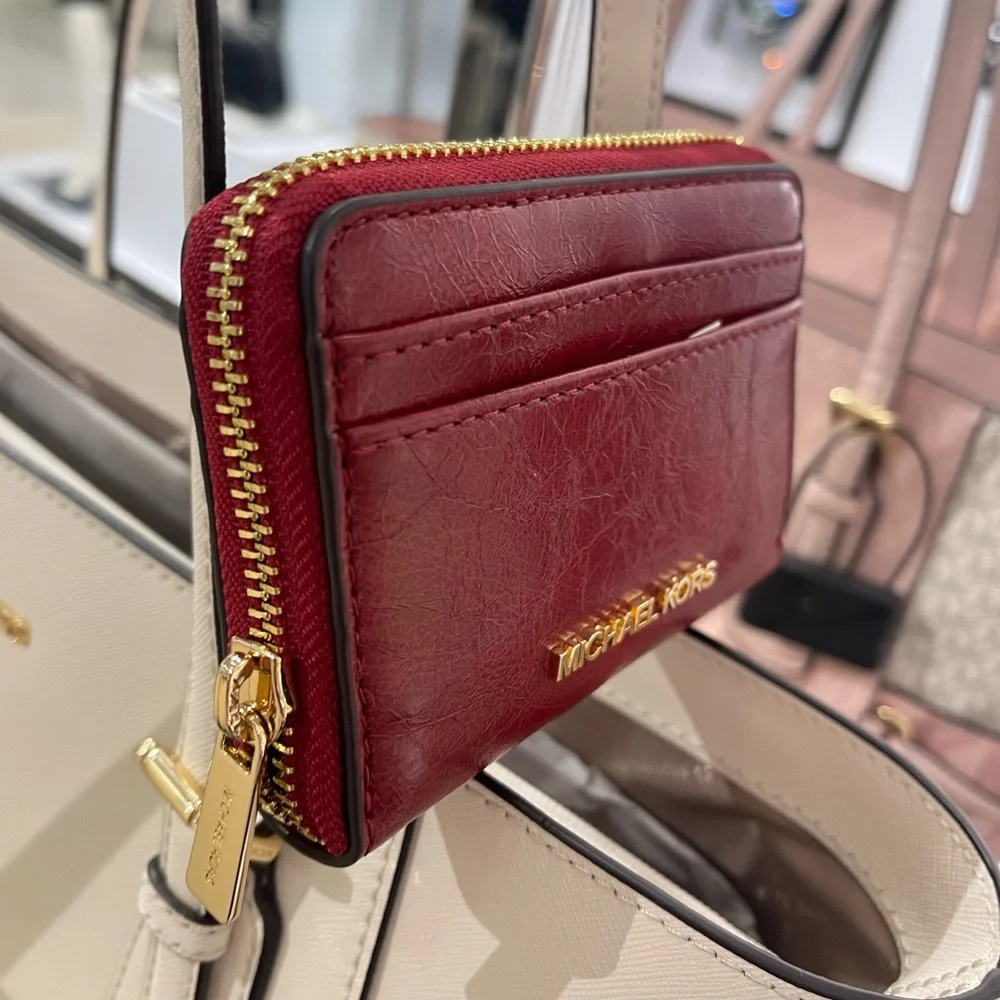 MICHAEL KORS Jet Set Medium Distressed Zip Around Card Case
Cherry
NWT - Picture 12 of 16